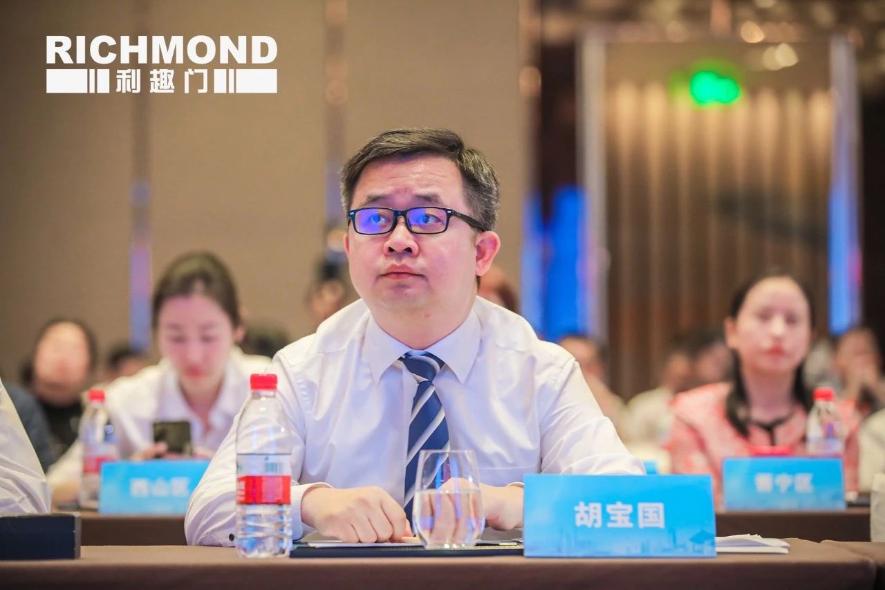 昆明市人民政府副市长:胡宝国市政府副秘书长:关鼎禄云南省科技厅相关